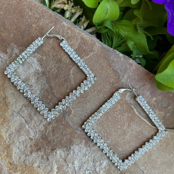 Silver Rhinestone Diamond Shape Statement Earrings NWT - Picture 4 of 5